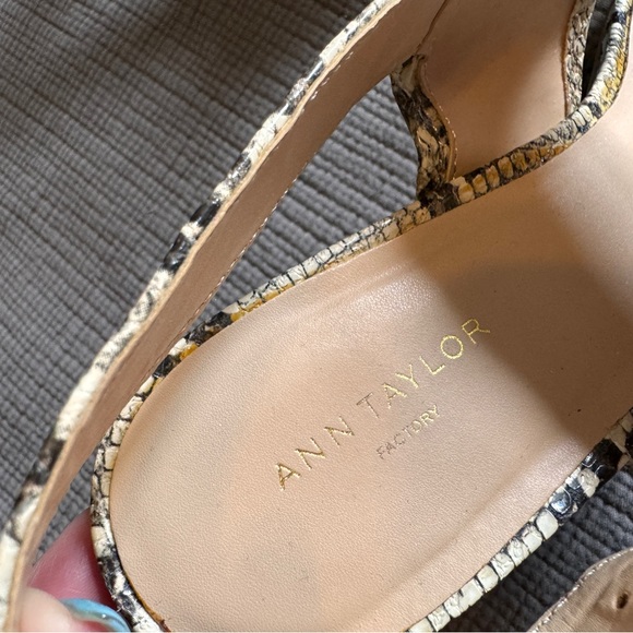 Ann Taylor Factory sandals - Picture 6 of 7